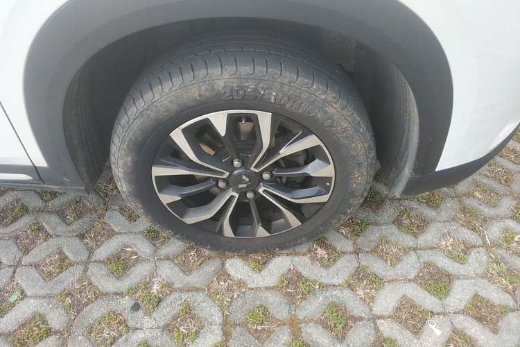 Used Wuling Alvez 2022 1.5L Manual Free-Style Model Right Front Wheel Hub