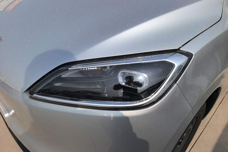 Used Wuling Hongguang New Energy 2024 All-Electric Model 300KM Standard Version Left Front Headlight