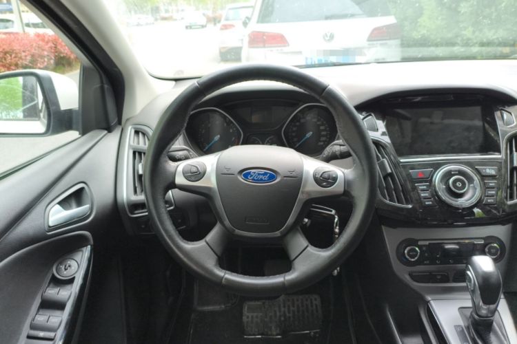 Used Ford Focus 2012 Hatchback 1.6L Automatic Fashion Edition Steering Wheel