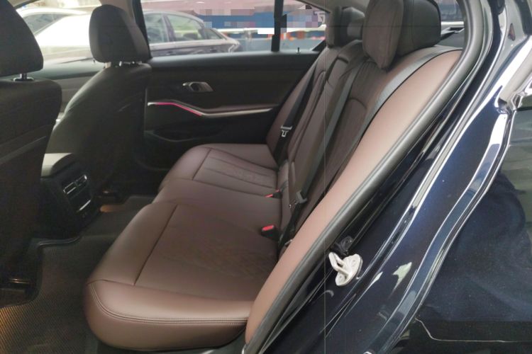 Used BMW 3 Series 2025 330Li M Sport Shadowline Package Left Rear Seat