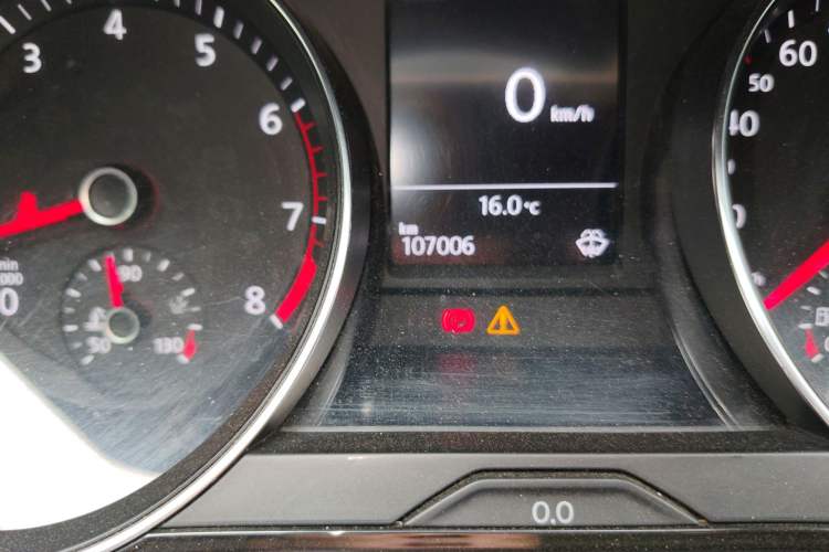 Used Volkswagen Magotan 2019 330TSI DSG Leading Edition China V Standard Odometer Close Up