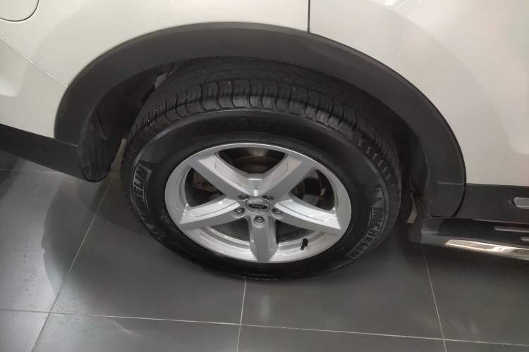 Used Ford Explorer  Exterior 8