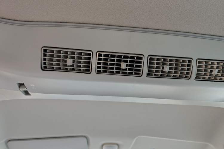 Used Jinbei Gold Hiace M Classic 2024 1.5L Engineering Lion Passenger Van 7 Seats