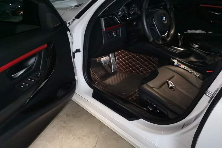 Used BMW 3 Series 2016 320Li Ambition Model
