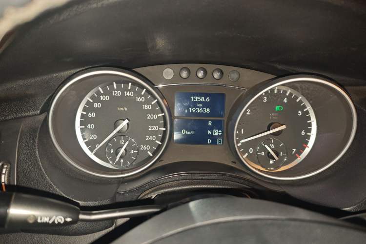 Used Mercedes-Benz R-Class 2014 R 400 4MATIC Business Model