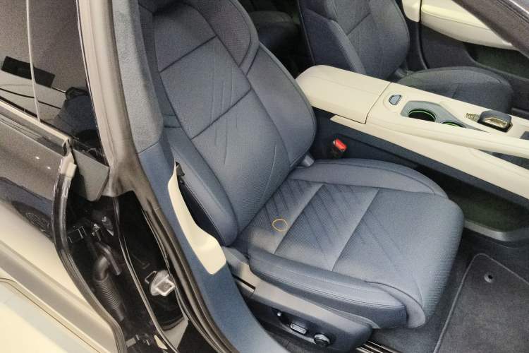 Used Zeekr 001 2025 YOU Edition 100 kWh All-Wheel Drive Right Front Seat