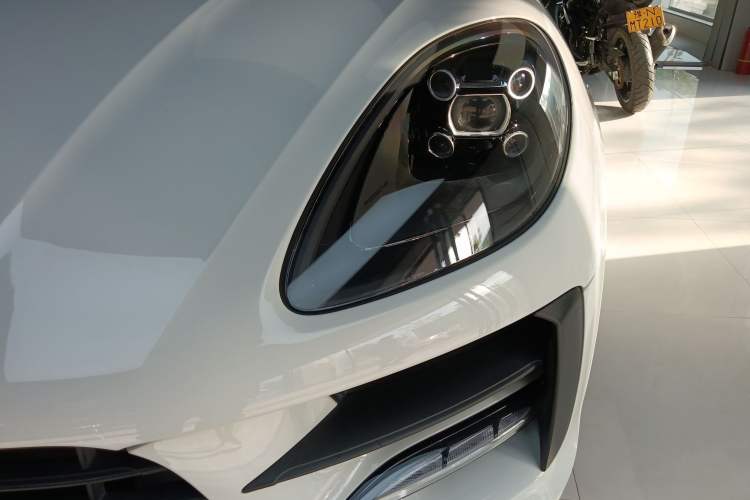 Used Porsche Macan 2018 Macan 2.0T Left Front Headlight