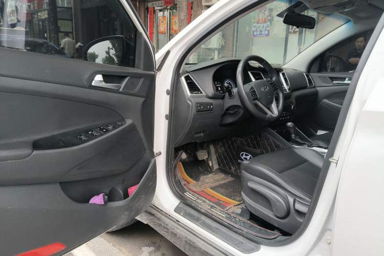 Used Hyundai Tucson 2015 1.6T Dual-Clutch Two-Wheel-Drive Leading Model Driver Seat