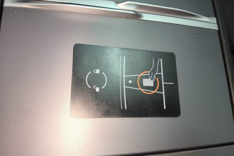 Used Tesla Model Y 2025 Rear-Wheel-Drive Version
