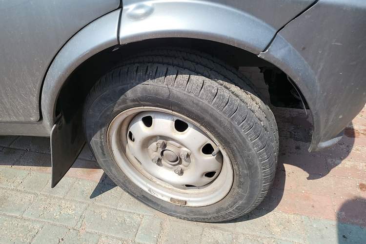 Used Dongfeng Xiaokang K17 2009 1.0L Base Version AF10-06 Right Front Wheel Hub