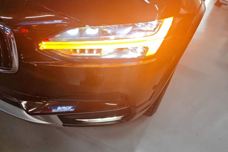 Used Volvo V90 2017 Cross Country T5 AWD Prestige Edition
