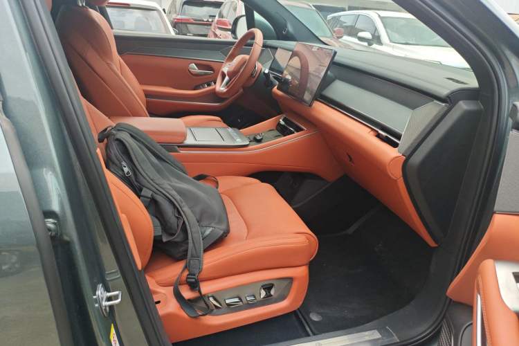 Used BYD Tang L 2025 DM 175KM Drone Player Edition Right Front Seat