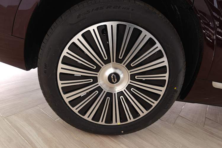 Used Hima AITO M9 2025 Extended-Range Ultra Version 52 kWh 6-Seater Right Rear Wheel Hub