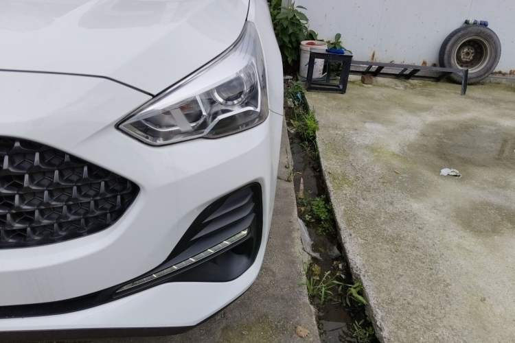 Used Haval M6 2019 1.5T DCT Two-Wheel Drive Value Edition China VI Standard Left Front Headlight