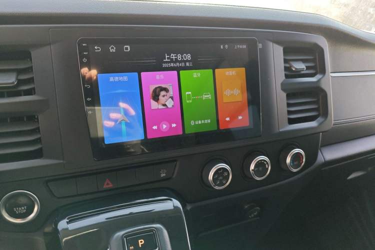 Used JMC Fushun 2023 2.0T Automatic Mid-Range Mid-Roof Commercial Multi-Purpose 7-Seater Passenger Vehicle Audio And AC Panel