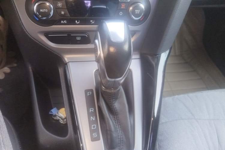 Used Ford Focus 2012 Sedan 1.6L Automatic Fashion Edition
