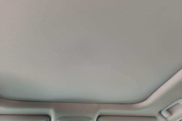 Used Toyota Highlander 2023 2.5L Smart Electric Hybrid Dual-Motor All-Wheel-Drive Luxury 7-Seater Headliner