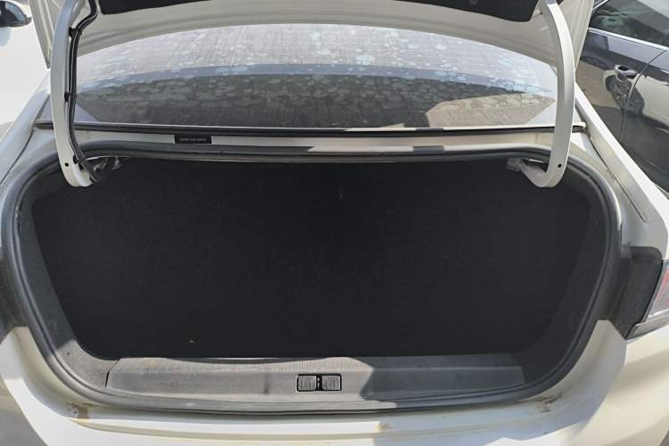 Used Peugeot 308 2019 1.6L Automatic Luxury Version China V Standard Trunk