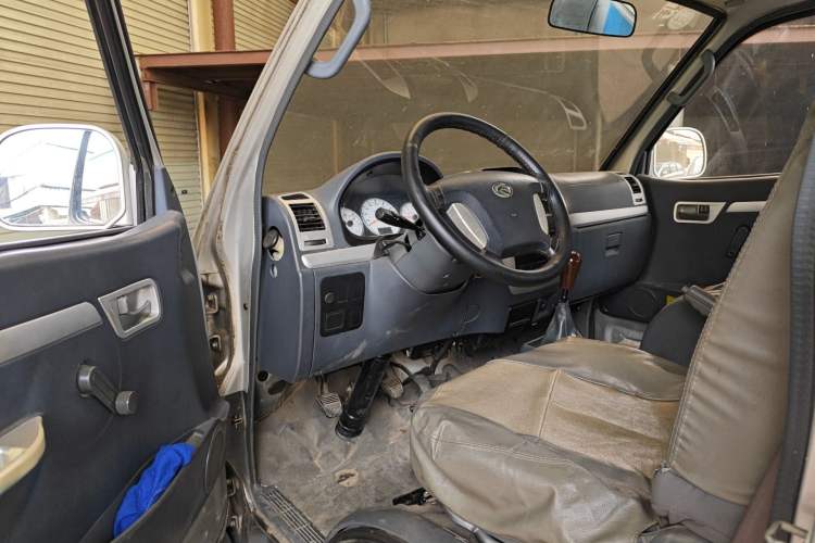 Used King Long Golden Way 2015 2.0L Value-Packed Practical Version 4G21B Driver Seat