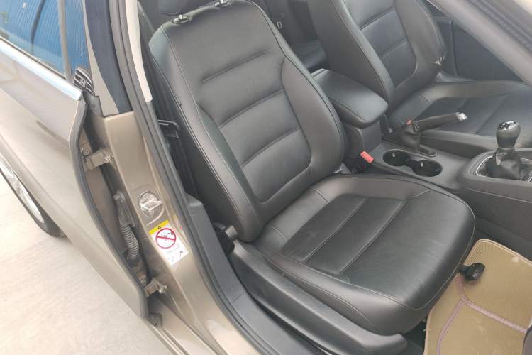 Used Volkswagen Sagitar 2014 Revised Version 1.6L Manual Comfort Edition
