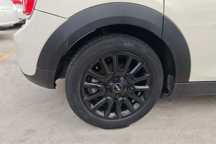 Used MINI 2016 1.5T COOPER Five-Door Edition Right Rear Wheel Hub
