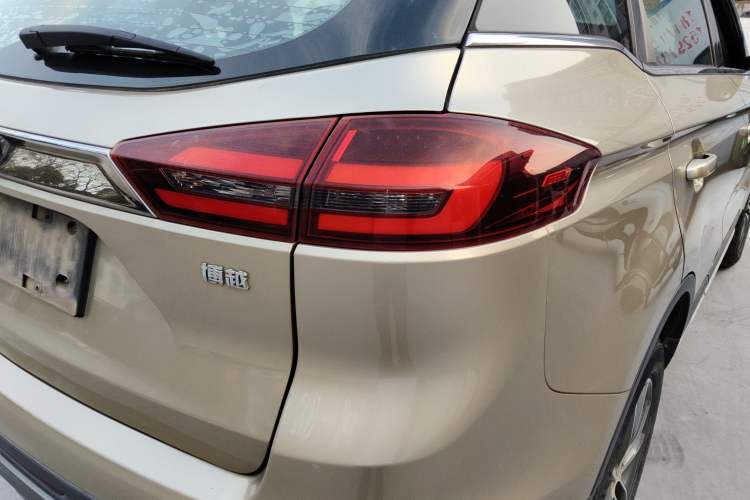 Used Geely Auto Emgrand X7 Sport 2018 1.8TD Automatic Two-Wheel Drive Smart Connect 4G Internet Edition
