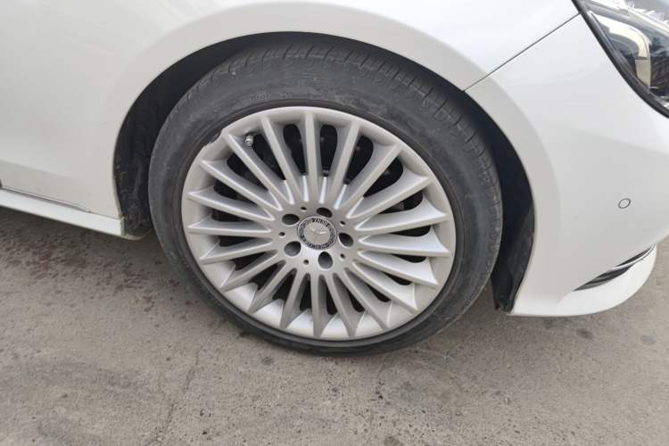 Used Mercedes-Benz E-Class 2014 Facelifted E 260 L Luxury Edition Right Front Wheel Hub