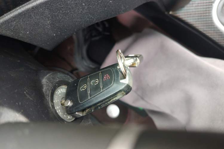 Used Haval H5 Classic 2015 2.0L Manual Two-Wheel Drive Entry-Level Trim Vehicle Key