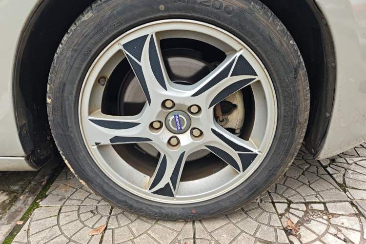 Used Volvo S60 2013 T5 Comfort Edition Right Front Wheel Hub