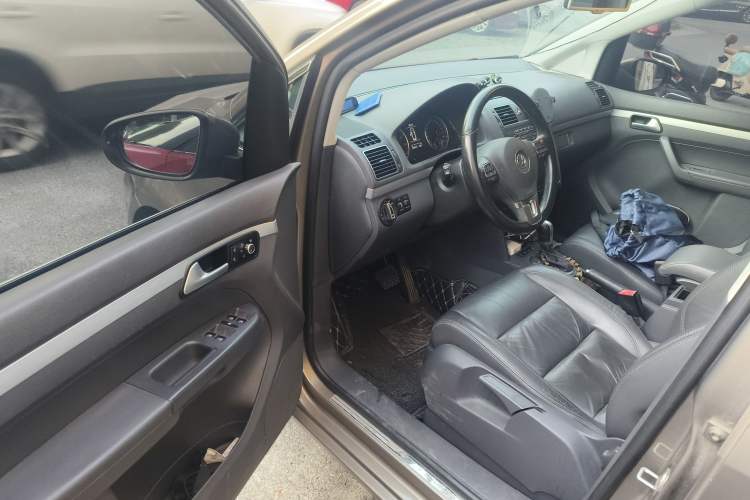 Used Volkswagen Touran 2015 1.4T DSG Luxury Edition 5-Seater