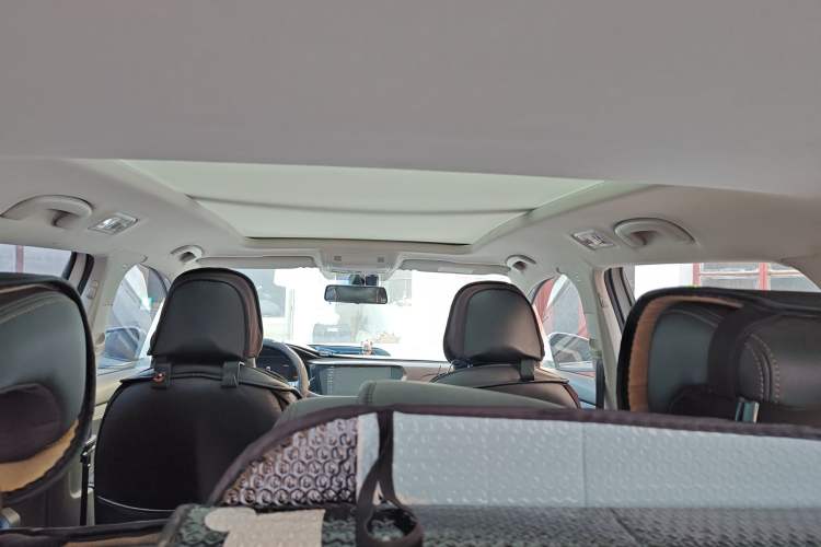 Used Volkswagen Tharu 2022 280TSI Two-Wheel-Drive Luxury Edition Headliner