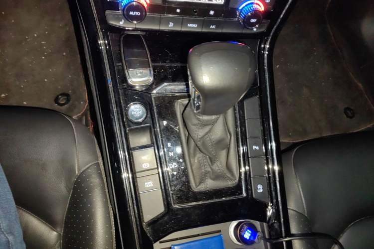 Used Volkswagen Phideon 2018 Revised Version 380TSI Two-Wheel Drive Business Edition
