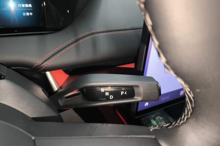 Used Xiaomi Auto SU7 2024 Four-Wheel Drive Ultra-Long Range Advanced Intelligent Driving Max Edition Gear Lever