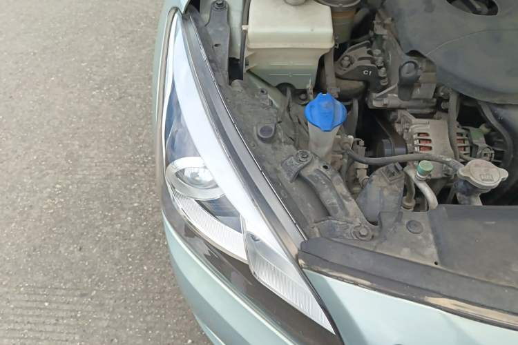 Used Hyundai Mistra 2014 1.8L Automatic Smart GLS Right Front Headlight