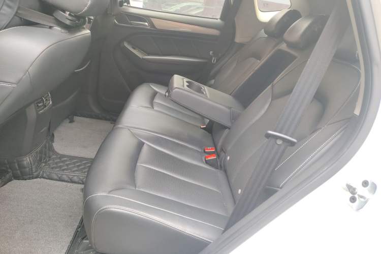 Used Roewe RX5 2016 20T Two-Wheel Drive Automatic Internet Smart Edition
