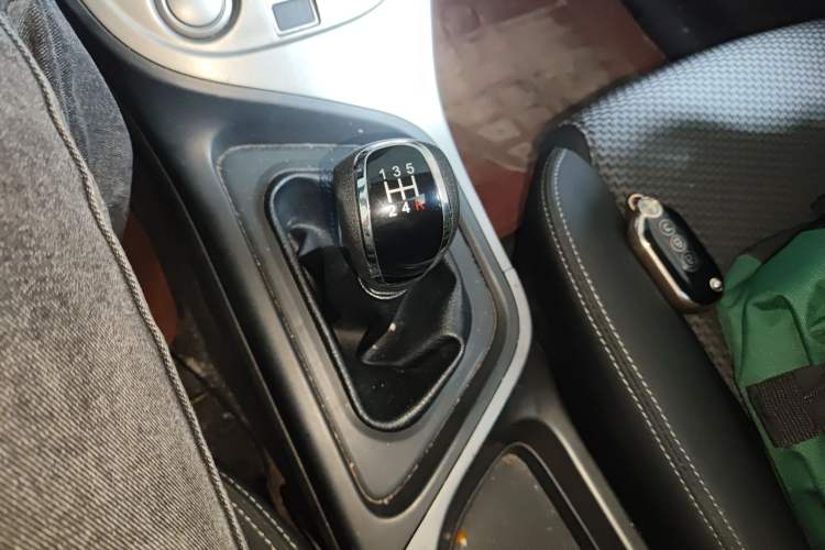 Used Haima M3 2016 1.5L Manual Comfort Model with Sunroof Gear Lever