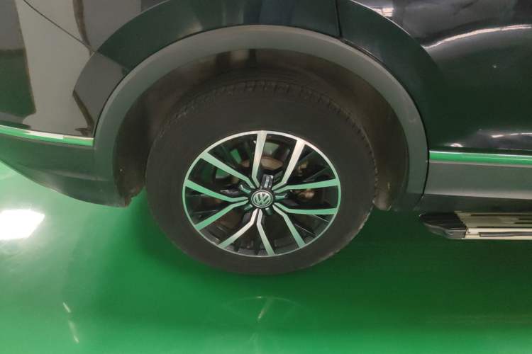 Used Volkswagen Tiguan L 2018 330TSI Automatic Two-Wheel Drive Luxury Edition Exterior 5