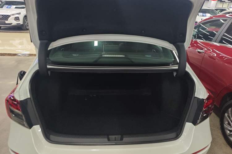 Used Honda Civic 2025 240TURBO CVT SmartFun Pro Trunk