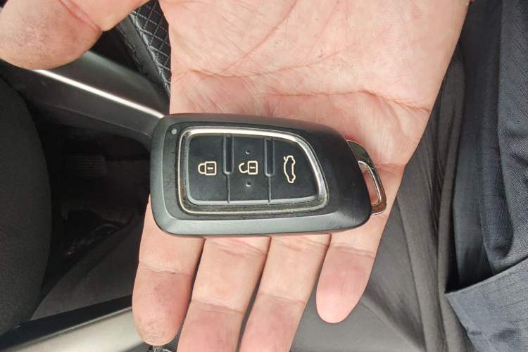 Used Dongfeng Aeolus AX7 2016 2.0L Automatic Zhiyi Trim
