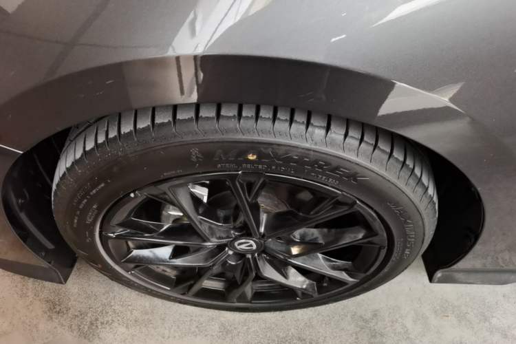 Used CHANGAN UNI-V 2024 1.5T Prestige Edition Left Front Wheel Hub