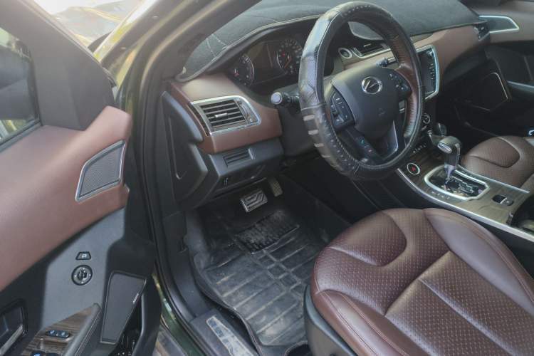 Used Land X7 2015 2.0T Panoramic Prestige Edition
