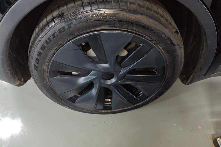Used Tesla Model Y 2023 Rear-Wheel-Drive Version Right Rear Wheel Hub