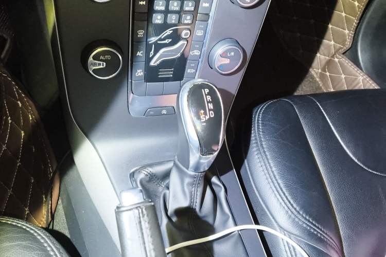 Used Volvo V40 2017 T3 Smart Edition