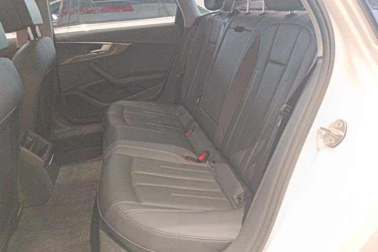 Used Audi A4L 2020 40 TFSI Fashionable and Elegant Model
