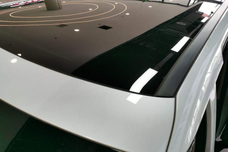 Used XPeng X9 2025 740 Ultra-Long Range Max Roof