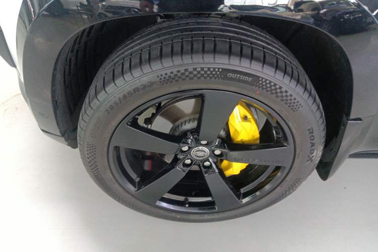 Used Land Rover Defender 2025 110 3.0T P400 – Dynamic HSE Left Front Wheel Hub