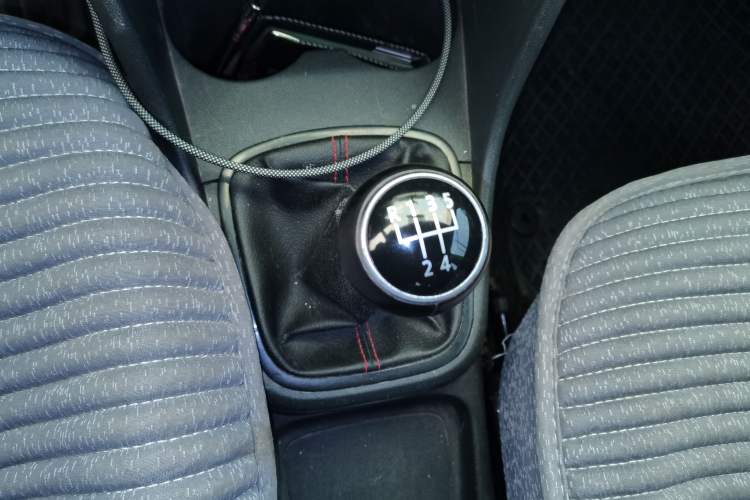 Used Volkswagen Polo 2011 1.4L Manual ZhiLe Edition Gear Lever