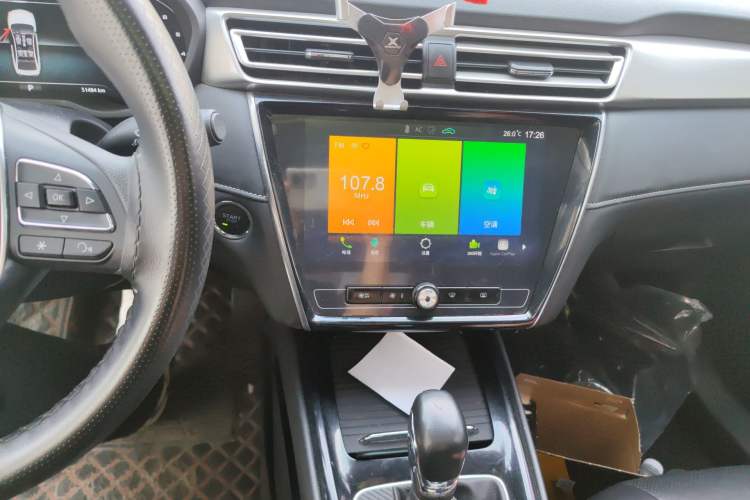 Used Roewe i5 2020 1.5L Automatic 4G Connect Luxury Flagship Edition Audio And AC Panel