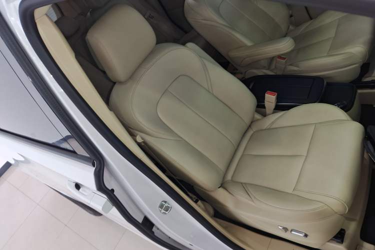 Used Buick GL8 2023 ES Lu Zun Deluxe Model Right Front Seat