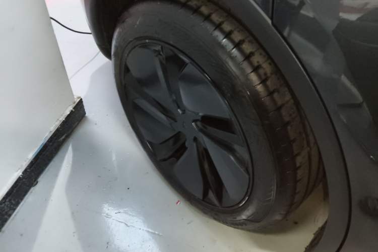 Used Tesla Model Y 2025 Rear-Wheel-Drive Version